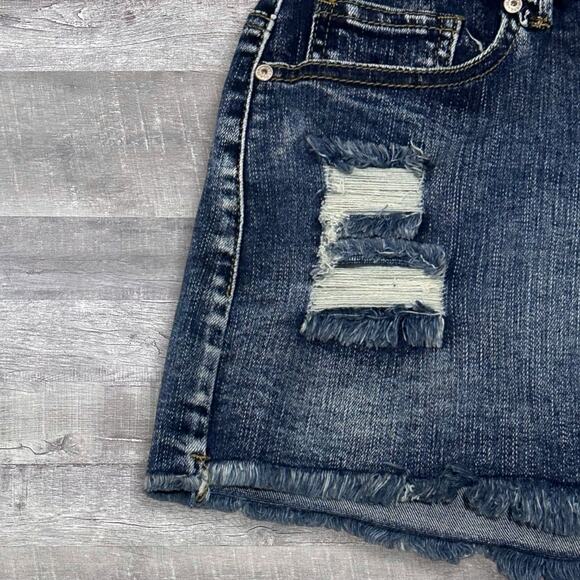 Boutique Ripped Distressed 2.5” Denim Shorts Womens L (W 30) Mid Rise Frayed Hem - Picture 2 of 5